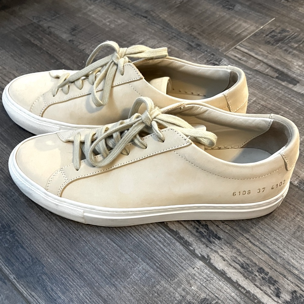 Woman by Common Projects tan Italian leather sneakers size 7